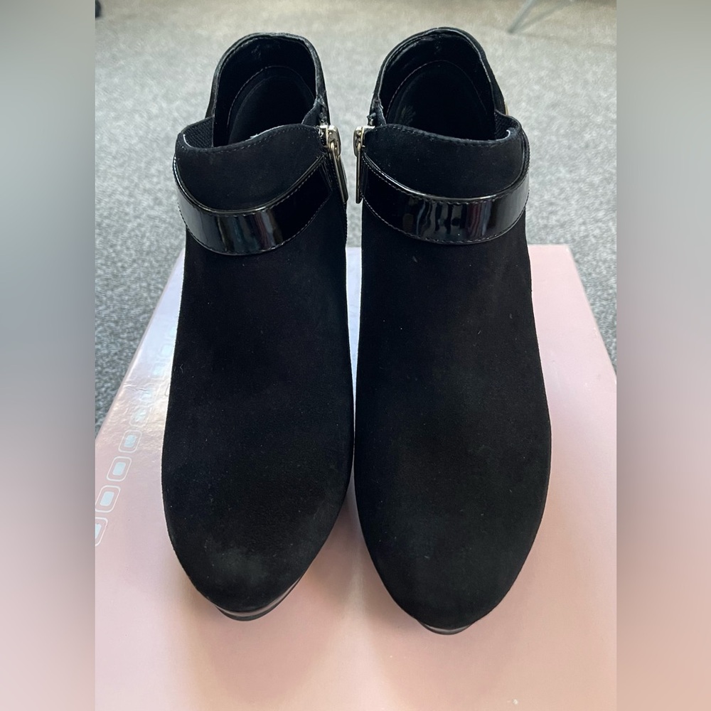 Women's Bandolino Cambria Platform Booties Black Multi Suede Size 6